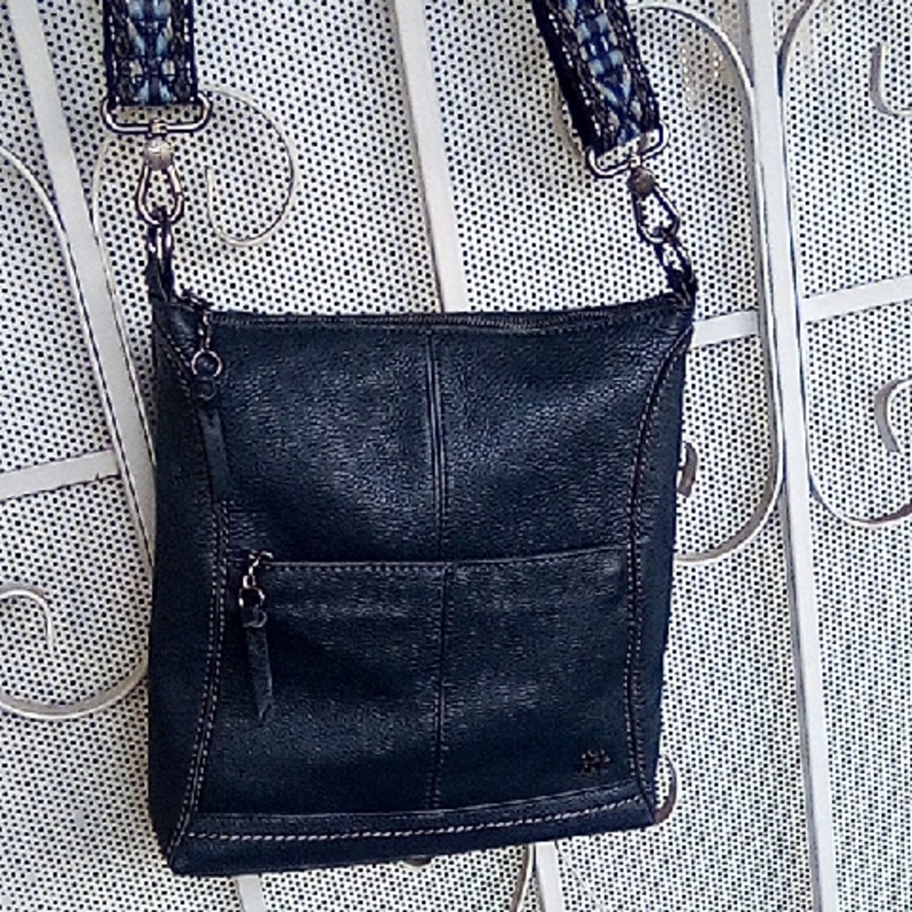 The Sak Genuine Leather Crossbody Purse W/ Removable & Adjustable Straps. Medium